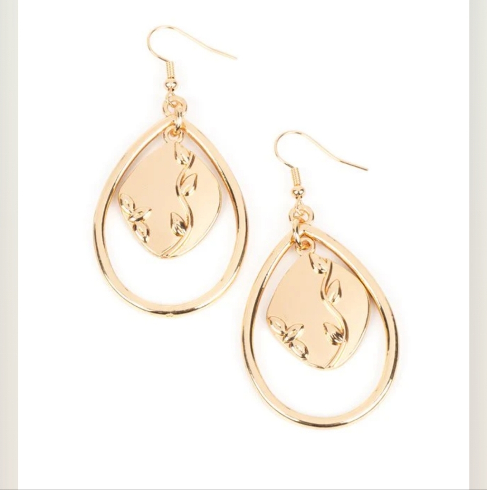 Artisan Refuge - Gold Earrings Vintage